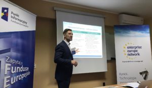 Grzegorz Bratek podczas szkolenia eksportowego w Koninie