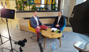 Grzegorz Bratek jako ekspert w filmie szkoleniowym dla eksporterów nagrywanym dla PARP w Warszawie